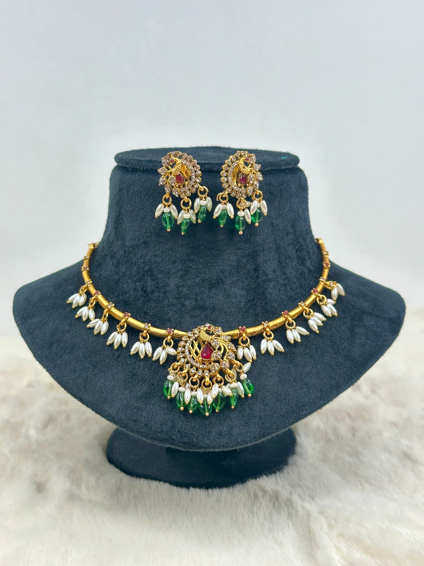 Antique neck set with hangings 3508