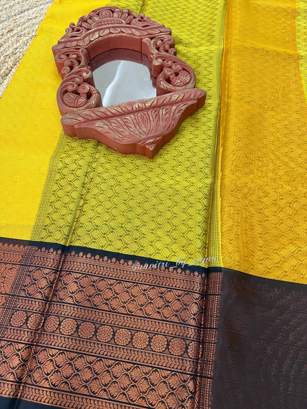 Semi silk with border 1218
