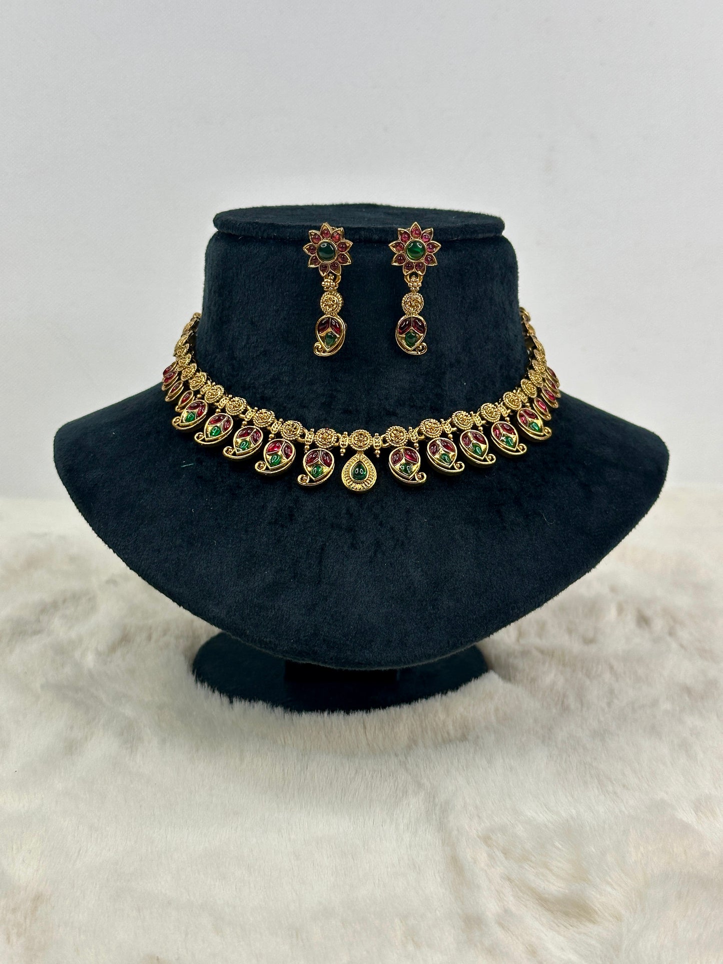 Antique neck set 3510