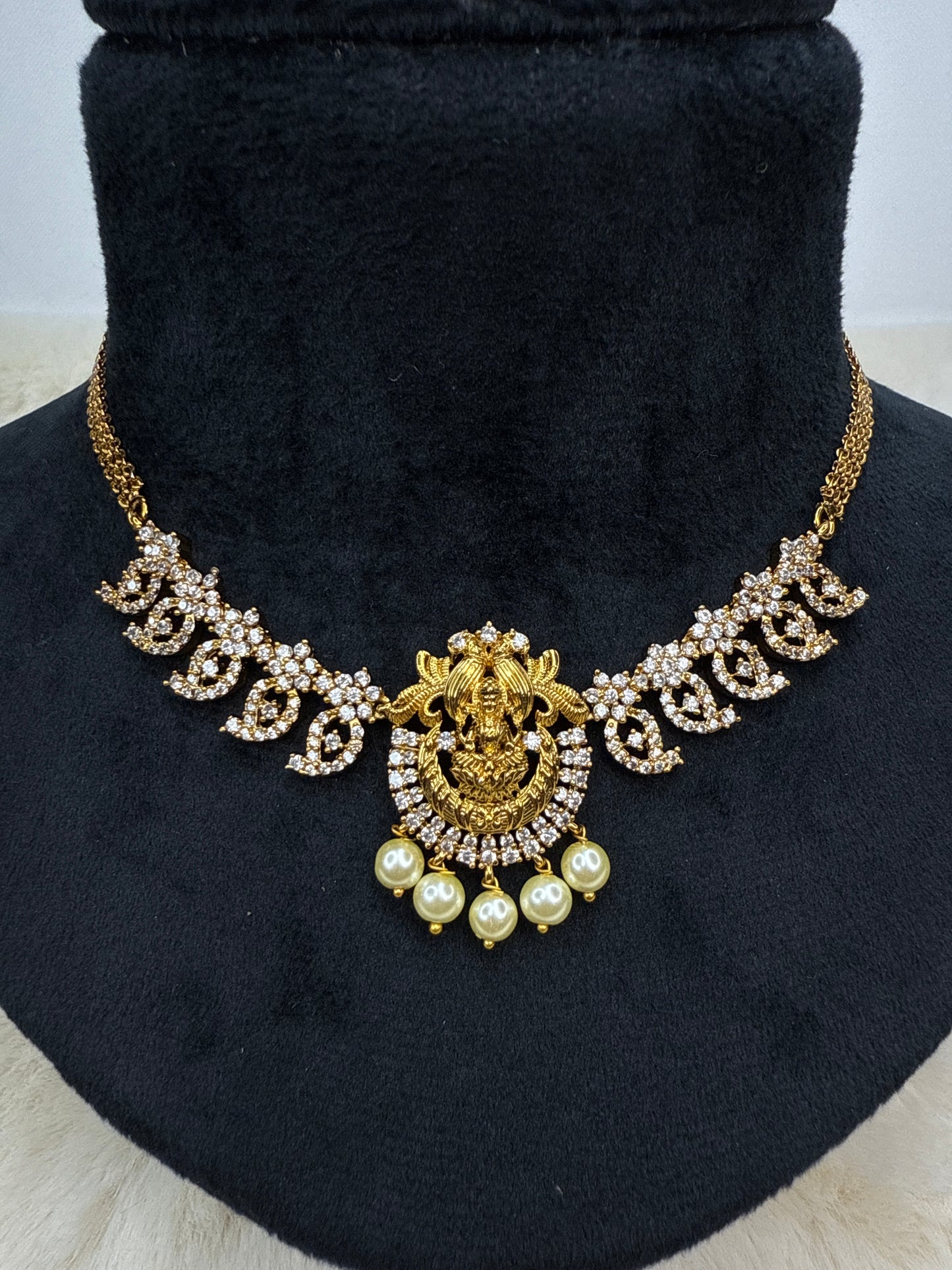 Lakshmi pendant necklace - 674