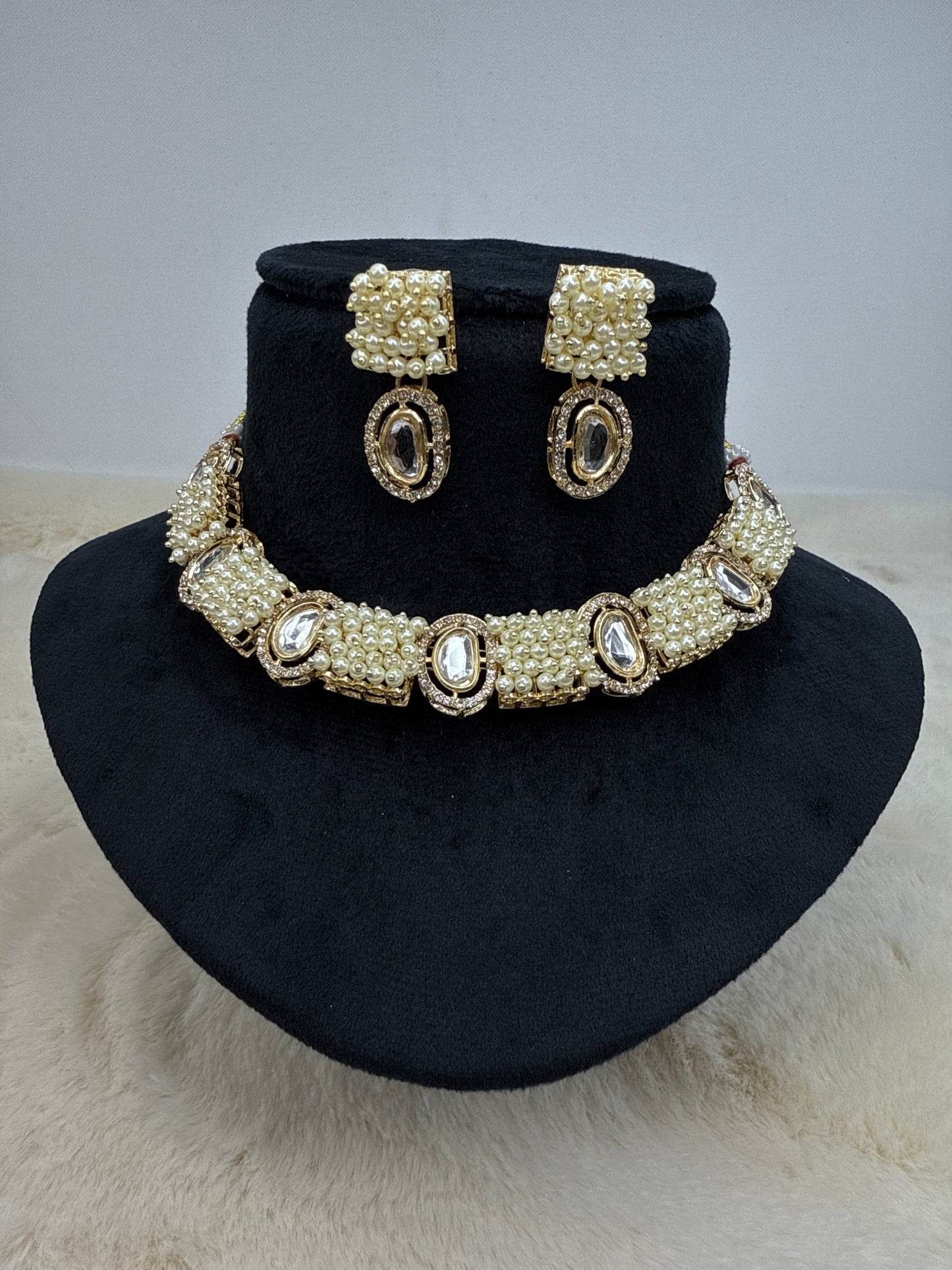 Pearl choker