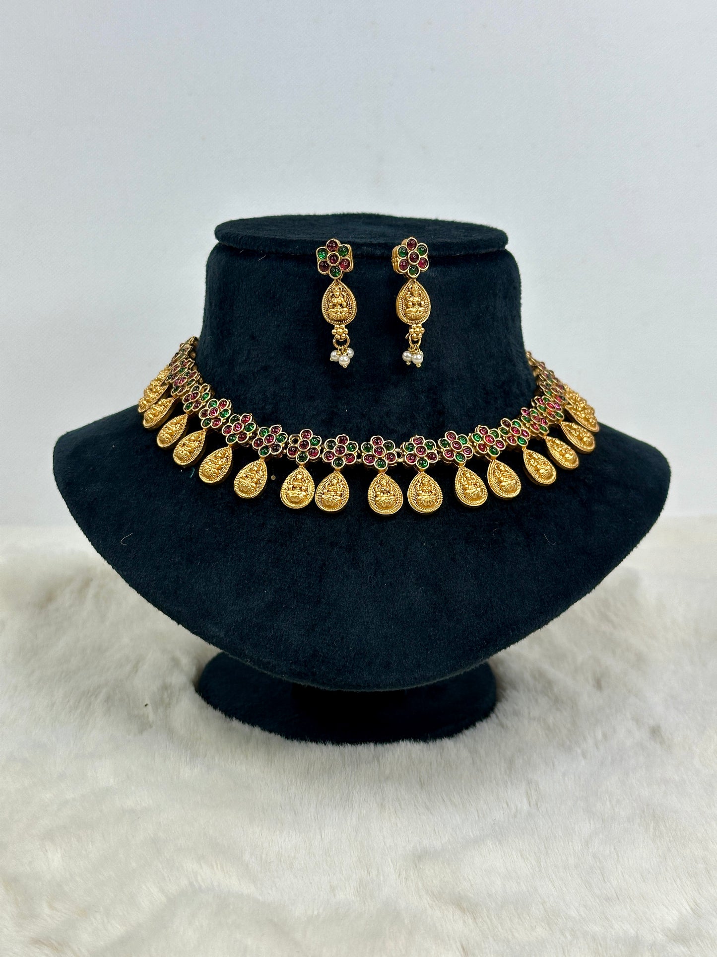 Antique neck set 3503