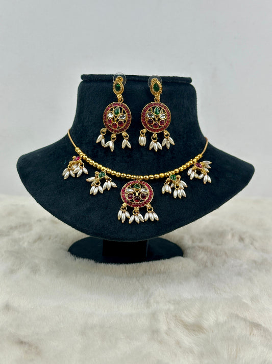 Antique neck set with hangings 3509