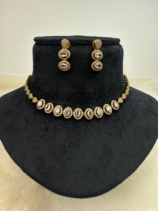 White crystal neckset