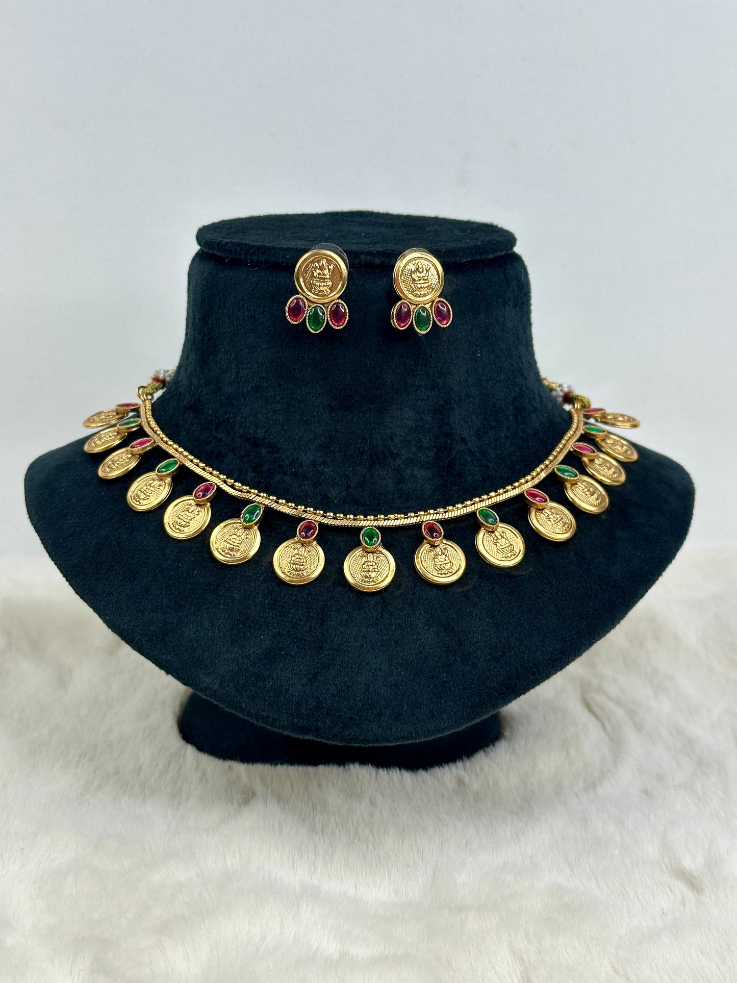 Antique neck set 3506